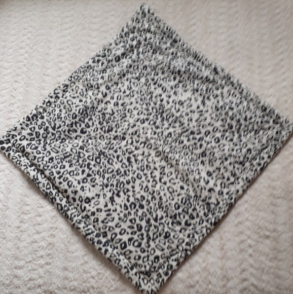 Small dog/cat  blanket  22×22 inches - Picture 8 of 8